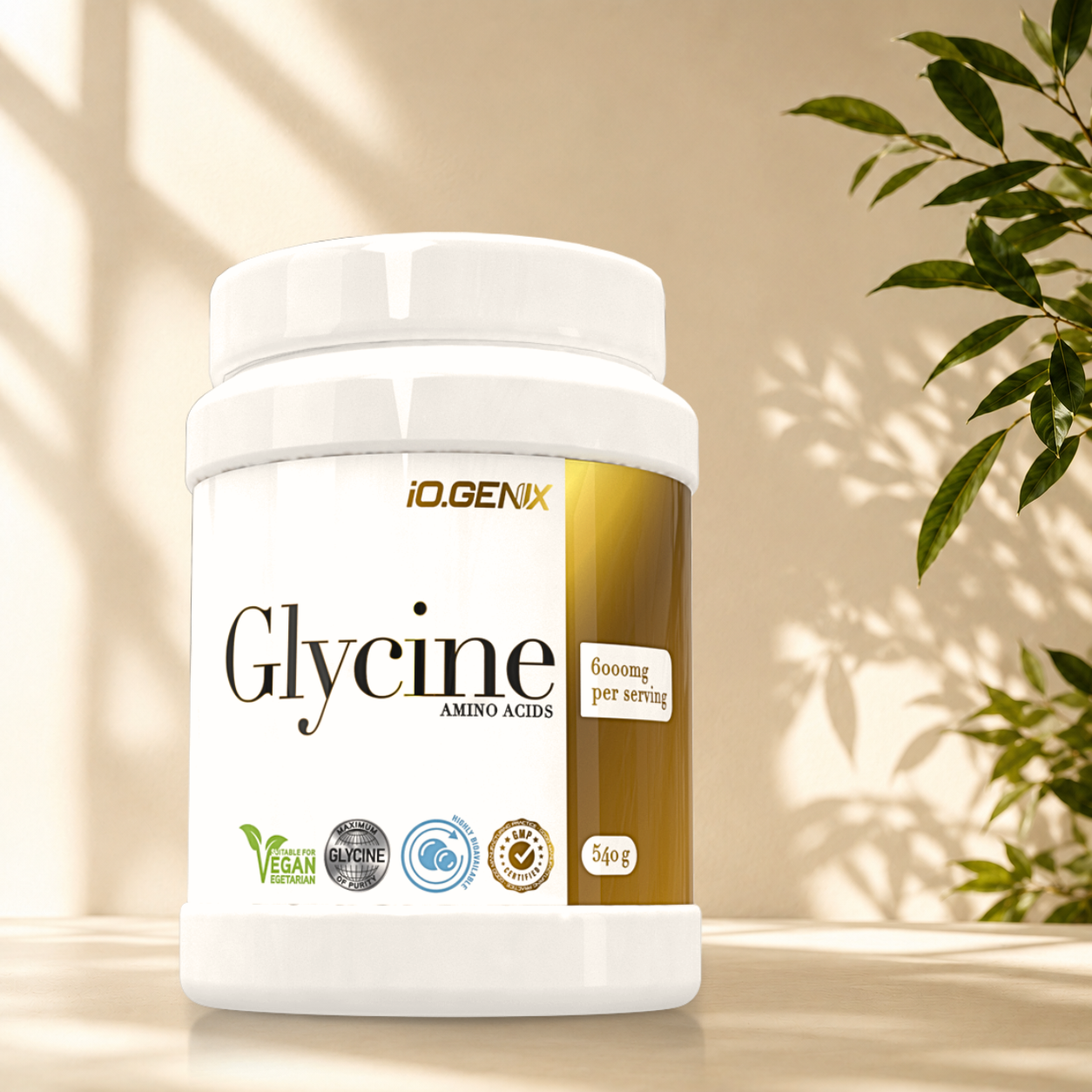 **Glycine** **IO.GENIX** 100 % pure pour soutenir la synthèse du **collagène**, la récupération articulaire et musculaire ainsi qu'un **sommeil** plus réparateur. Idéale pour les sportifs et les personnes actives.
