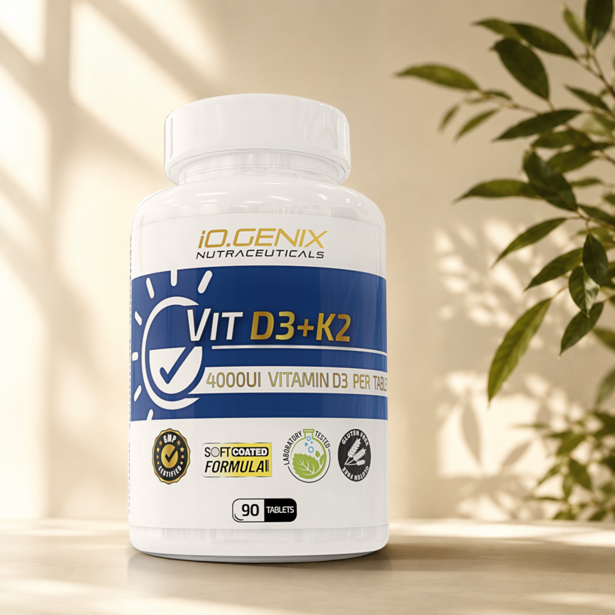 Vit D3 + K2 associe 4000 UI de vitamine D3 et 150 µg de vitamine K2 MK-7 pour soutenir la fonction musculaire, le système immunitaire, l'équilibre hormonal et la vitalité au quotidien.
